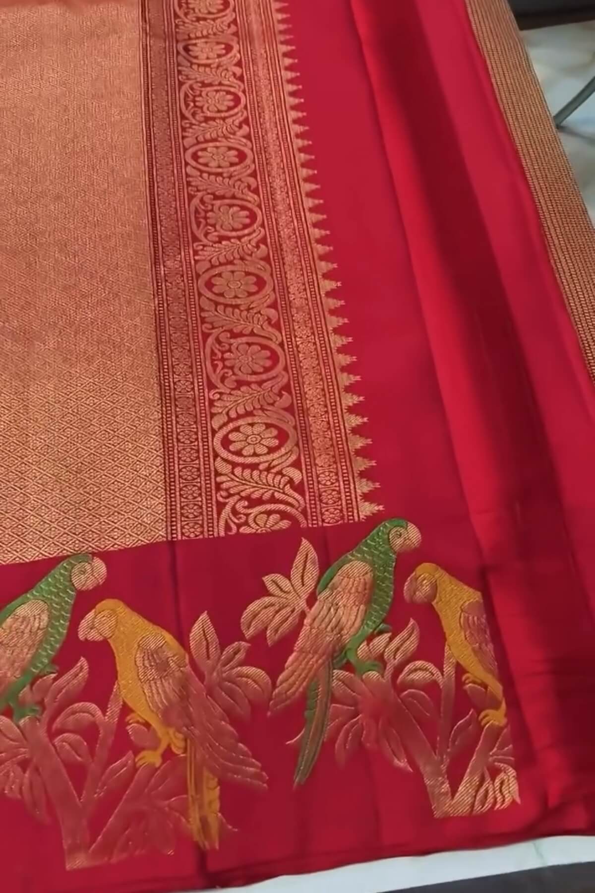 Surpassing Red Pure Zari Weaving Banarasi Silk Saree With Efflorescence Blouse Piece - Image 5
