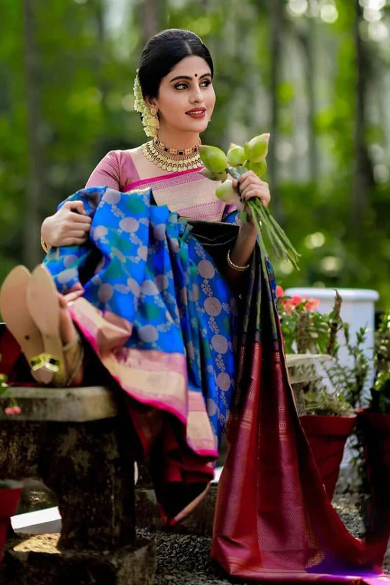 Surreptitious Blue Soft Banarasi Silk Saree With Pleasant Blouse Piece - Image 4