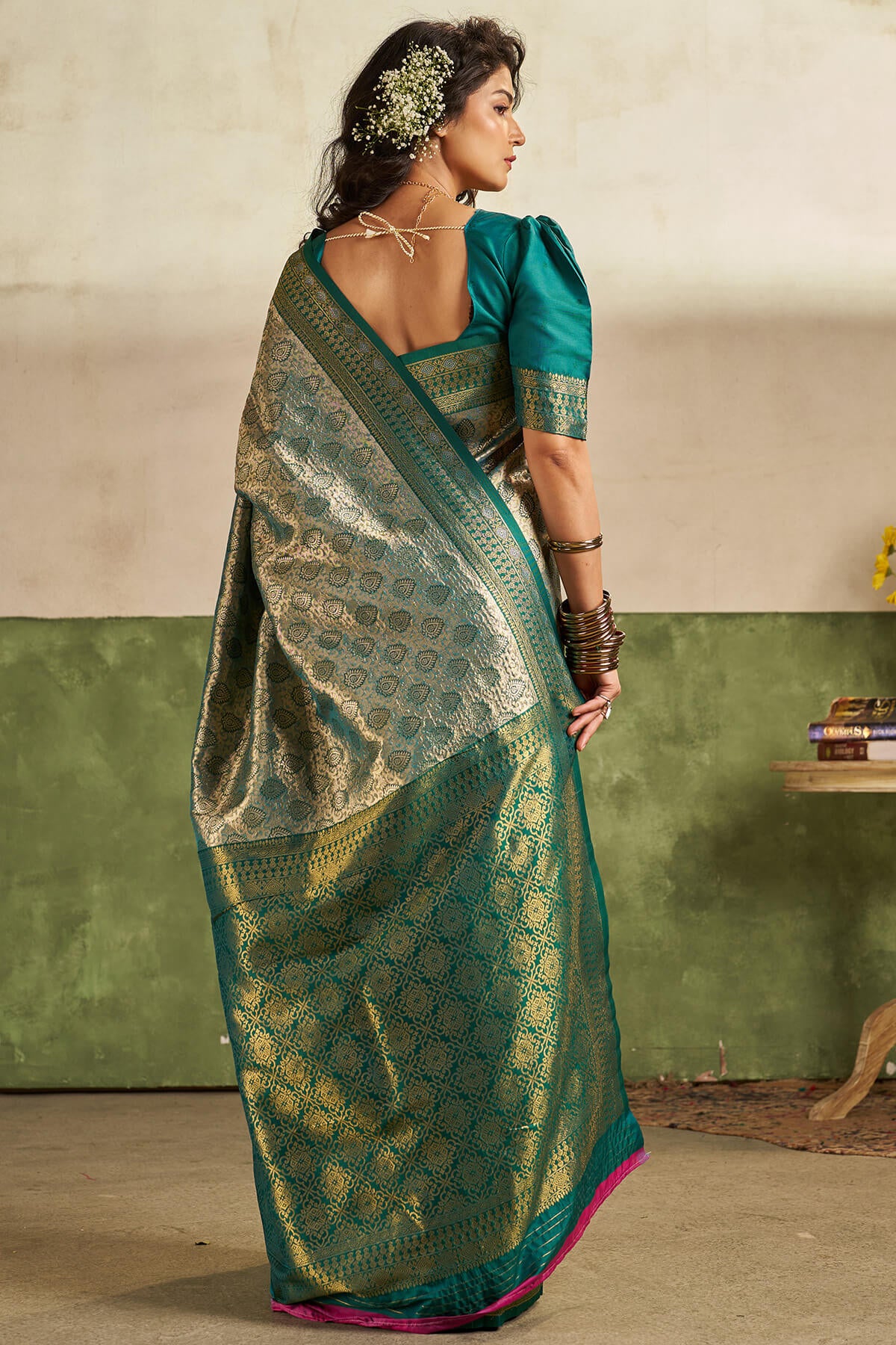 Surreptitious Green Kanjivaram Silk Saree With Super classy Blouse Piece - Image 6
