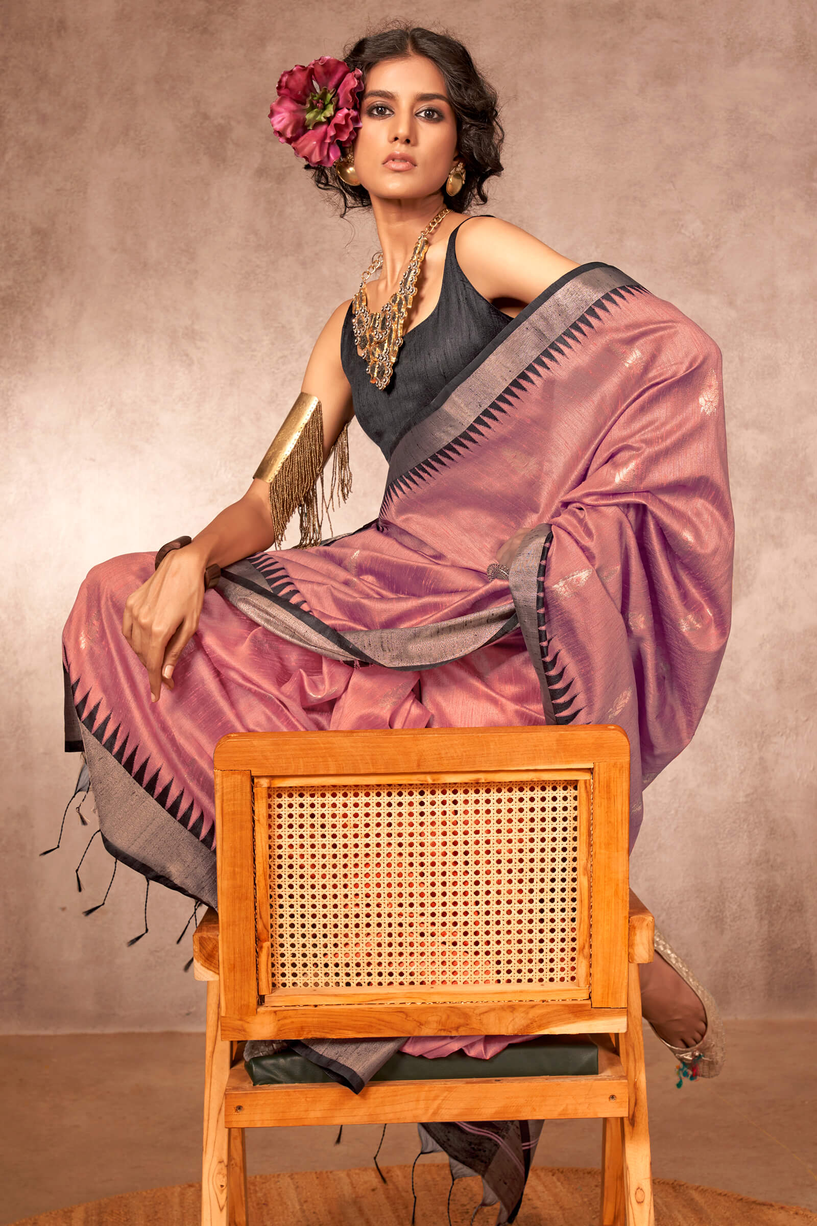 Surreptitious Pink Soft Banarasi Silk Saree With Classic Blouse Piece - Image 2