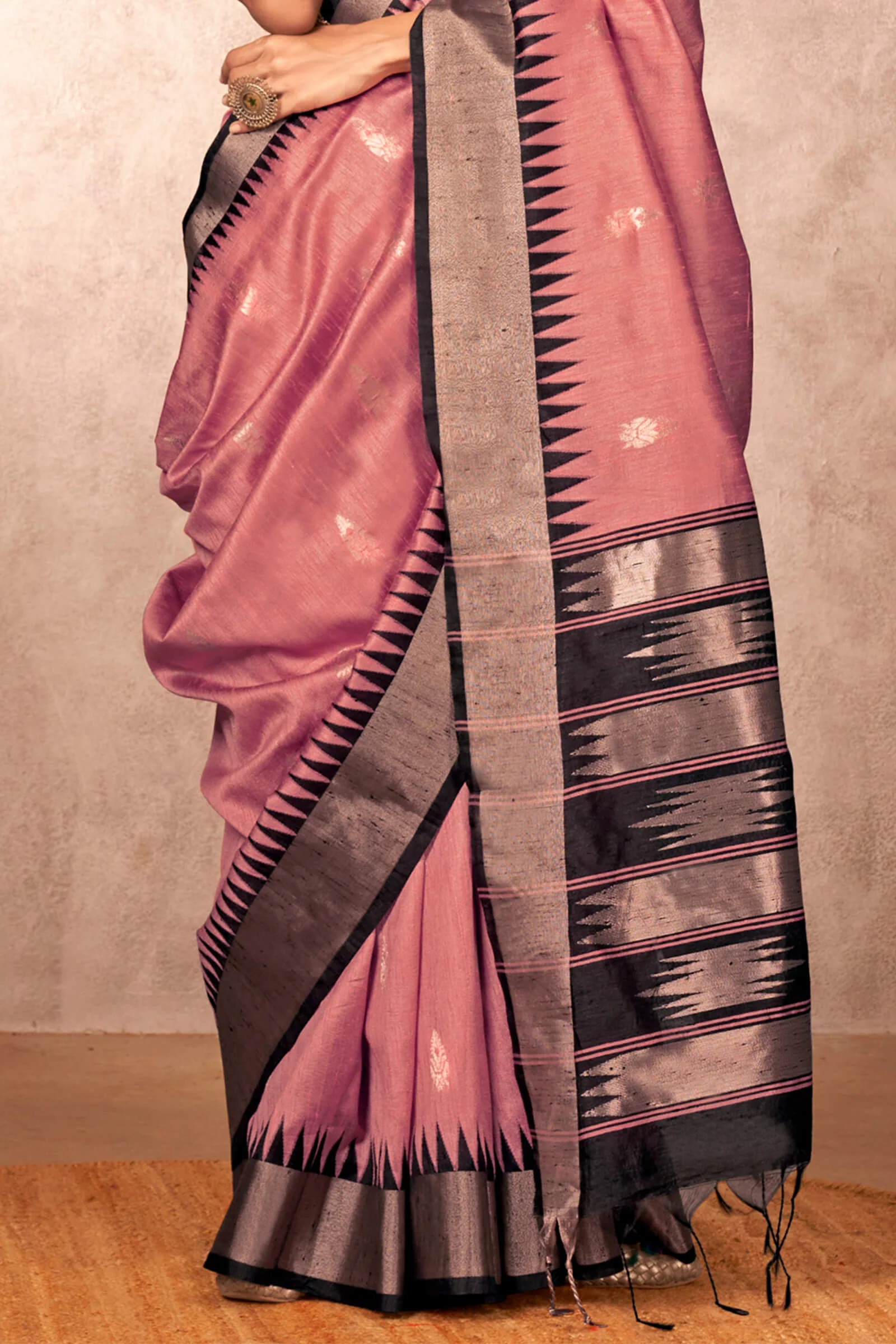 Surreptitious Pink Soft Banarasi Silk Saree With Classic Blouse Piece - Image 4