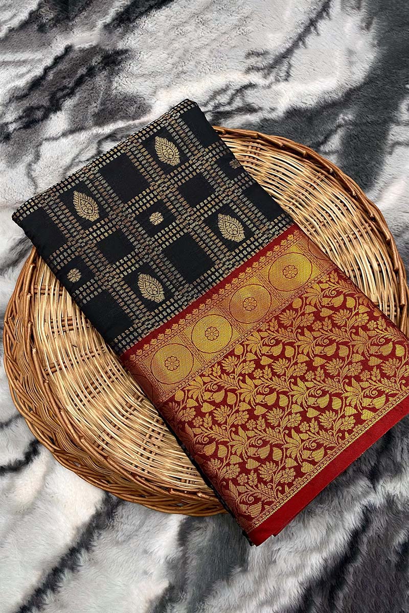 Susurrous Black Kanjivaram Silk Saree With Fantabulous Blouse Piece - Image 2