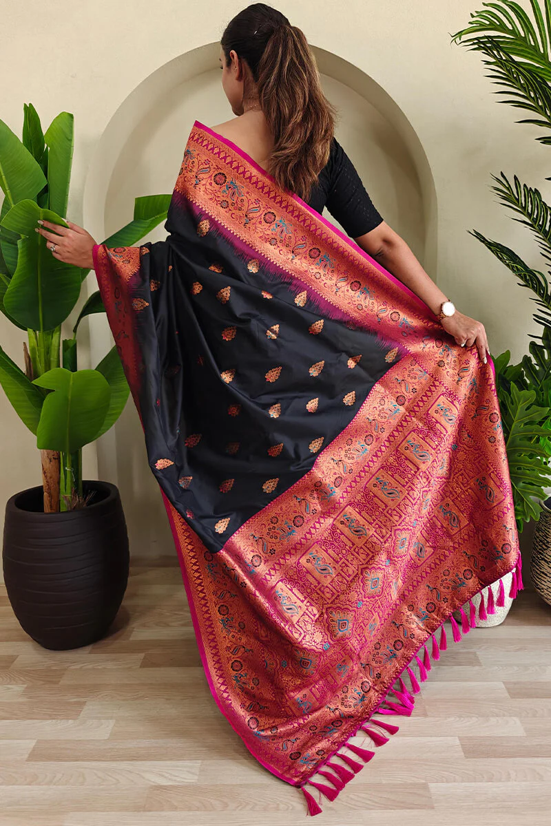 Symmetrical Black Soft Banarasi Silk Saree With Verdant Blouse Piece - Image 4