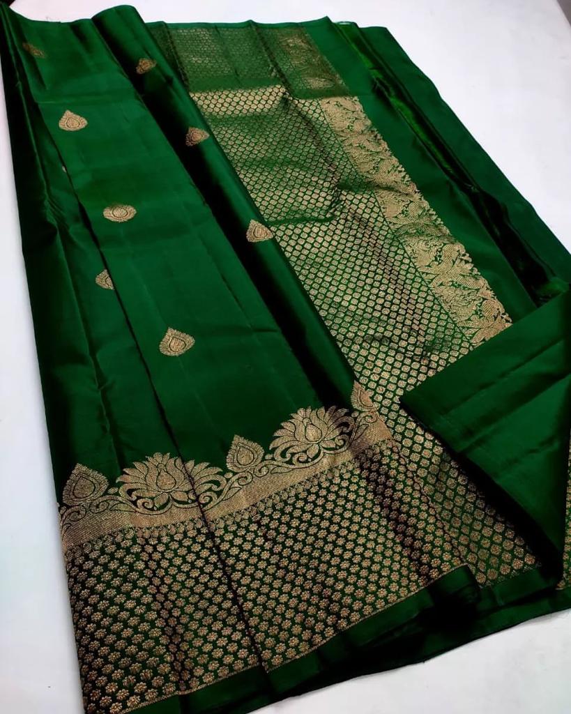 Symmetrical Dark Green Soft Silk Saree With Susurrous Blouse Piece - Image 3