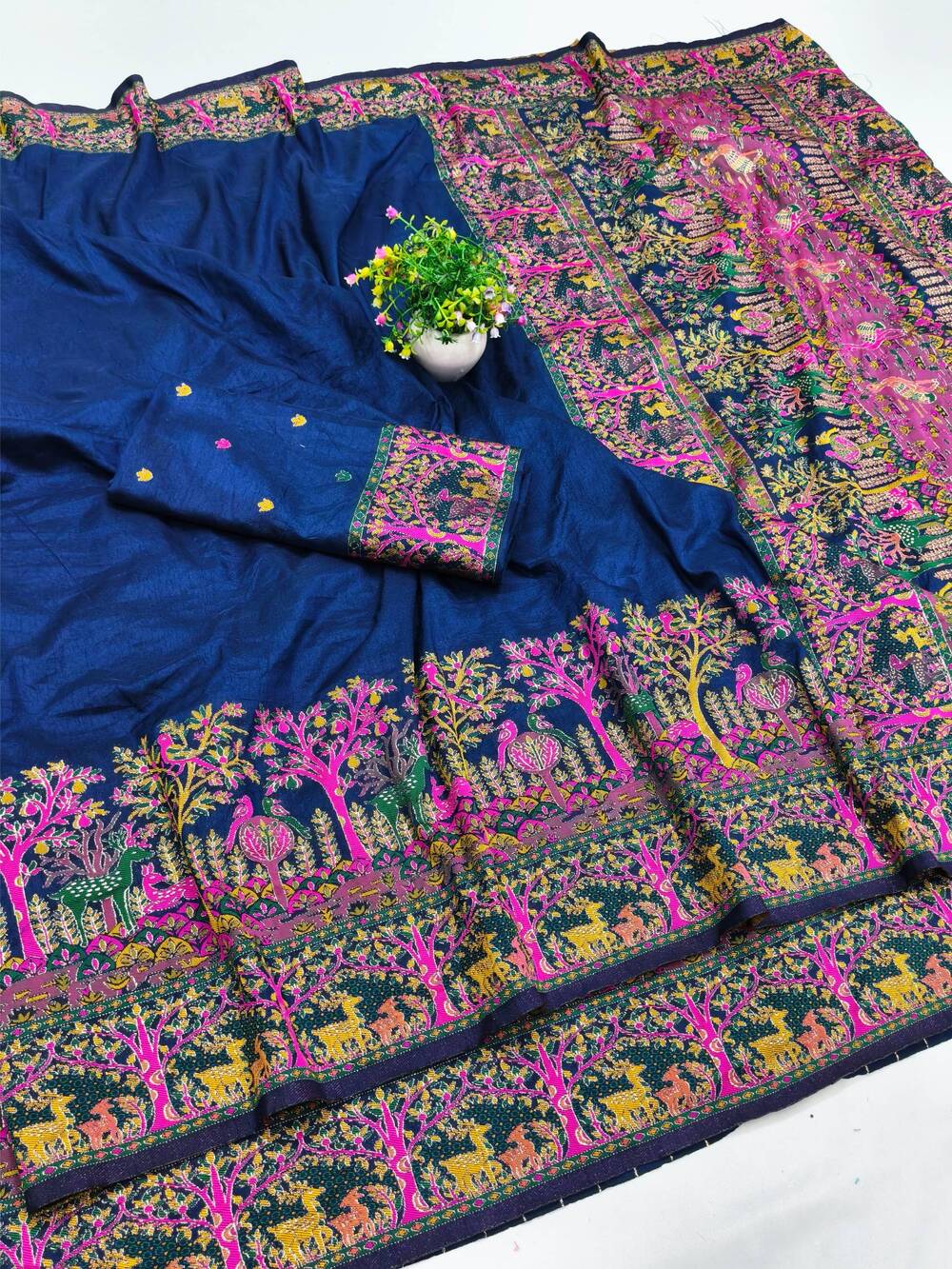 Symmetrical Navy Blue Nylon Dola Pashmina Saree With Propinquity Blouse Piece - Image 2