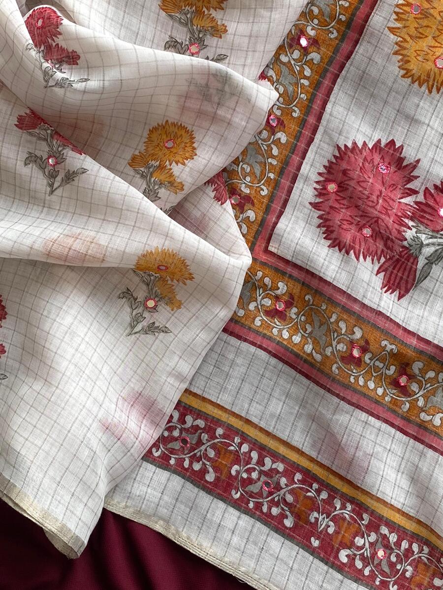 Symmetrical Off White Printed Linen Silk Saree With Luxuriant Blouse Piece - Image 4