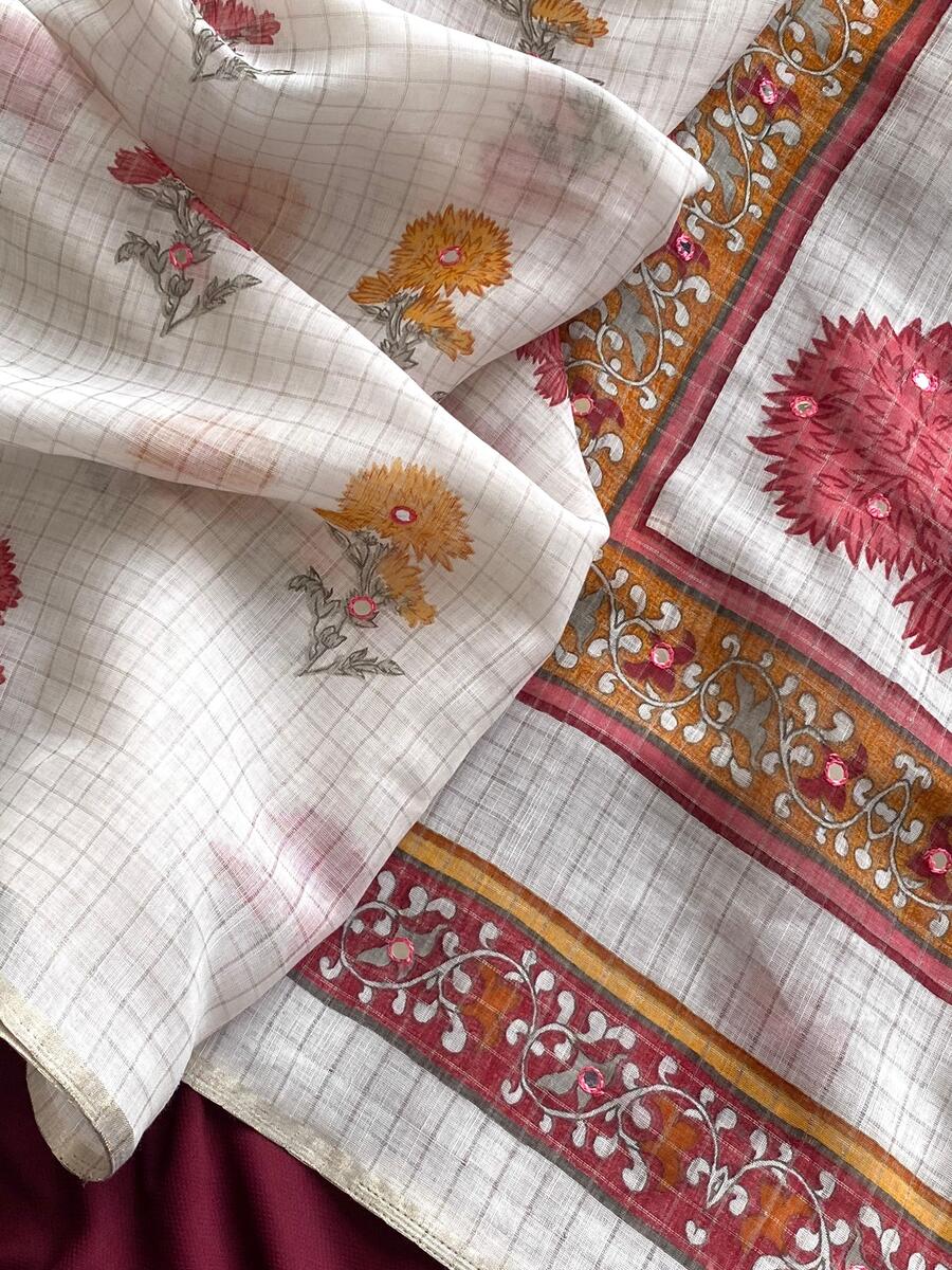 Symmetrical Off White Printed Linen Silk Saree With Luxuriant Blouse Piece - Image 7