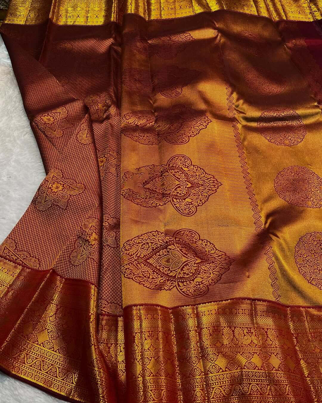 Tantalizing Maroon Soft Banarasi Silk Saree With Fugacious Blouse Piece - Image 2