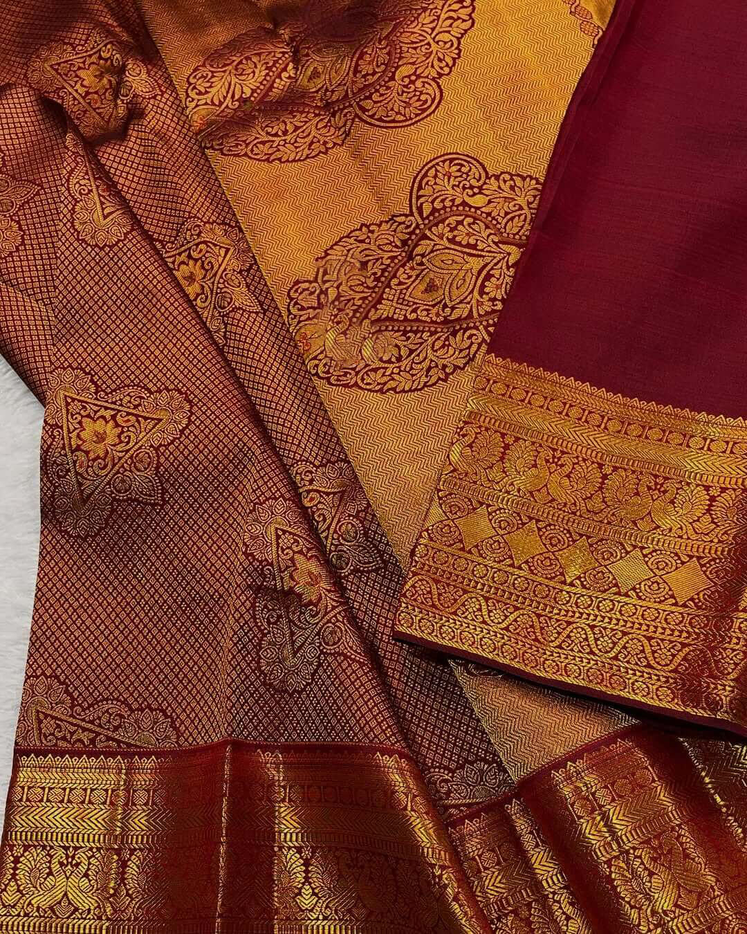 Tantalizing Maroon Soft Banarasi Silk Saree With Fugacious Blouse Piece - Image 3