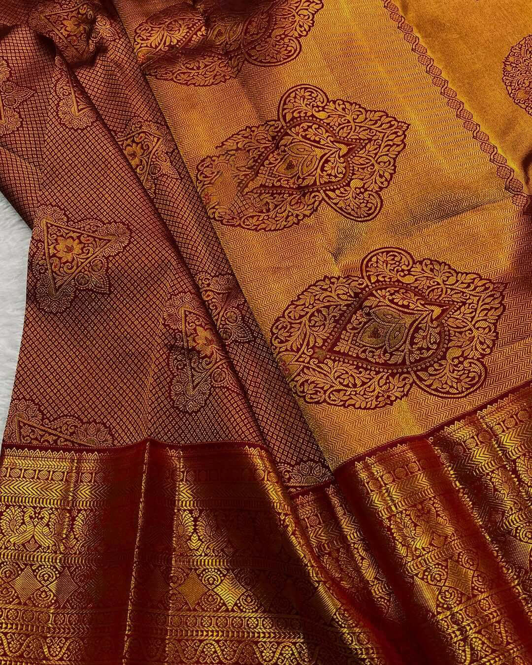Tantalizing Maroon Soft Banarasi Silk Saree With Fugacious Blouse Piece - Image 4