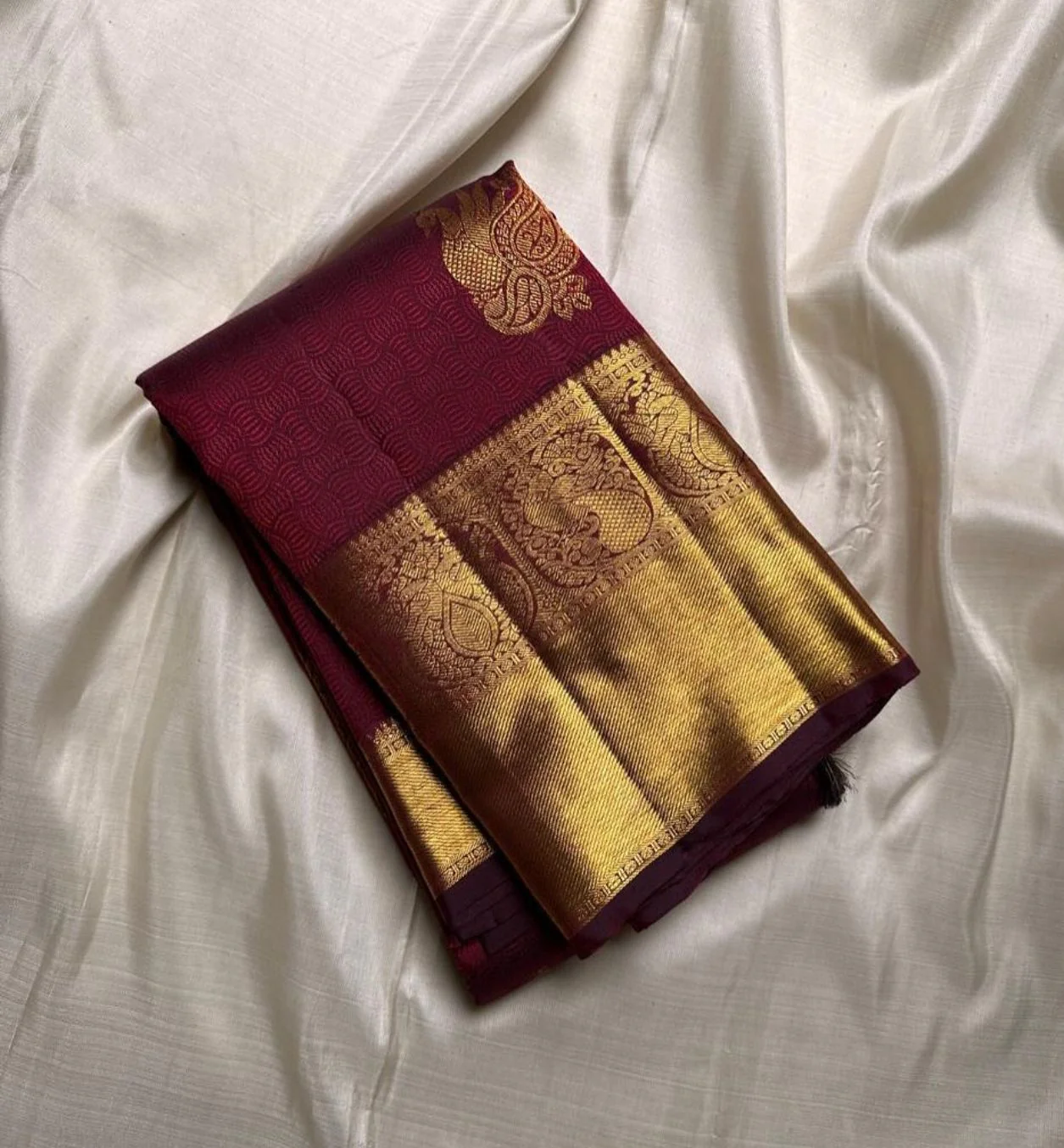 Tantalizing Maroon Soft Banarasi Silk Saree With Staring Blouse Piece - Image 2