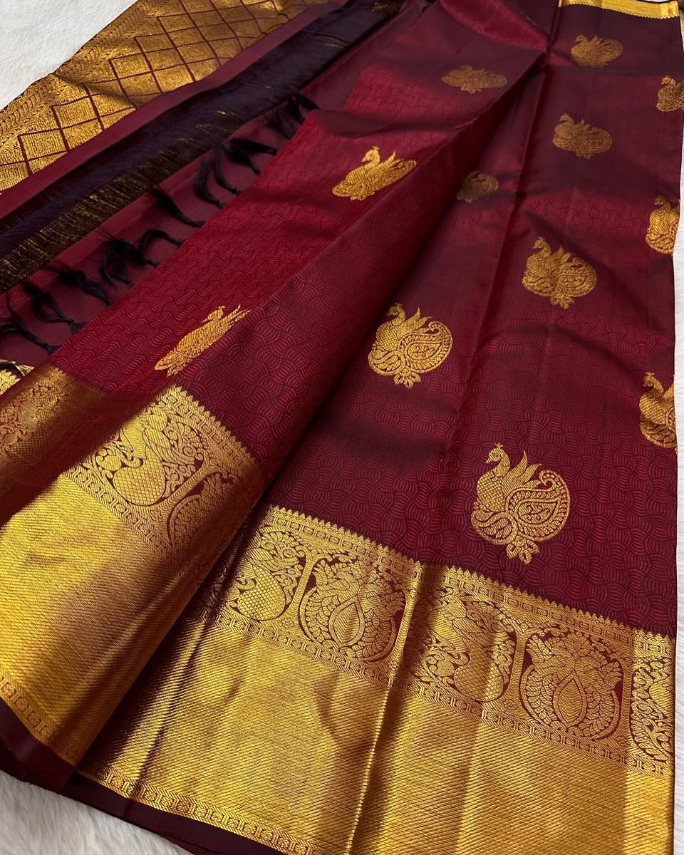 Tantalizing Maroon Soft Banarasi Silk Saree With Staring Blouse Piece - Image 3
