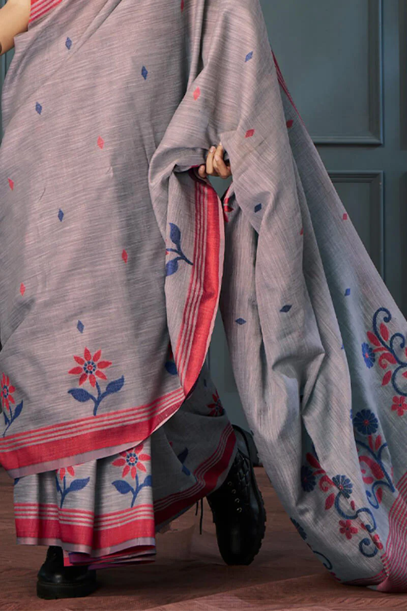 Tempting Grey Cotton Silk Saree With Supernal Blouse Piece - Image 3