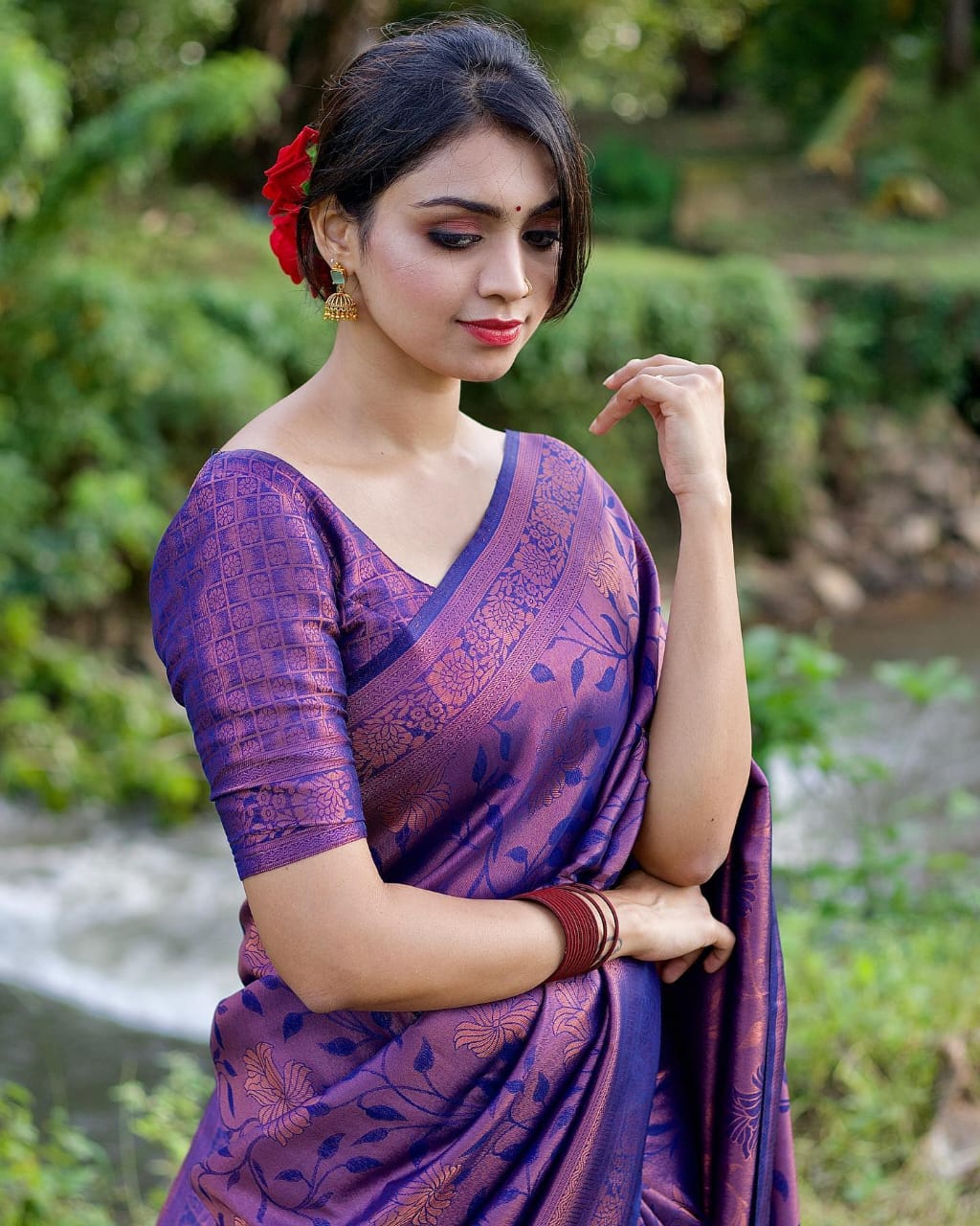 Tempting Navy Blue Soft Banarasi Silk Saree With Engaging Blouse Piece - Image 2