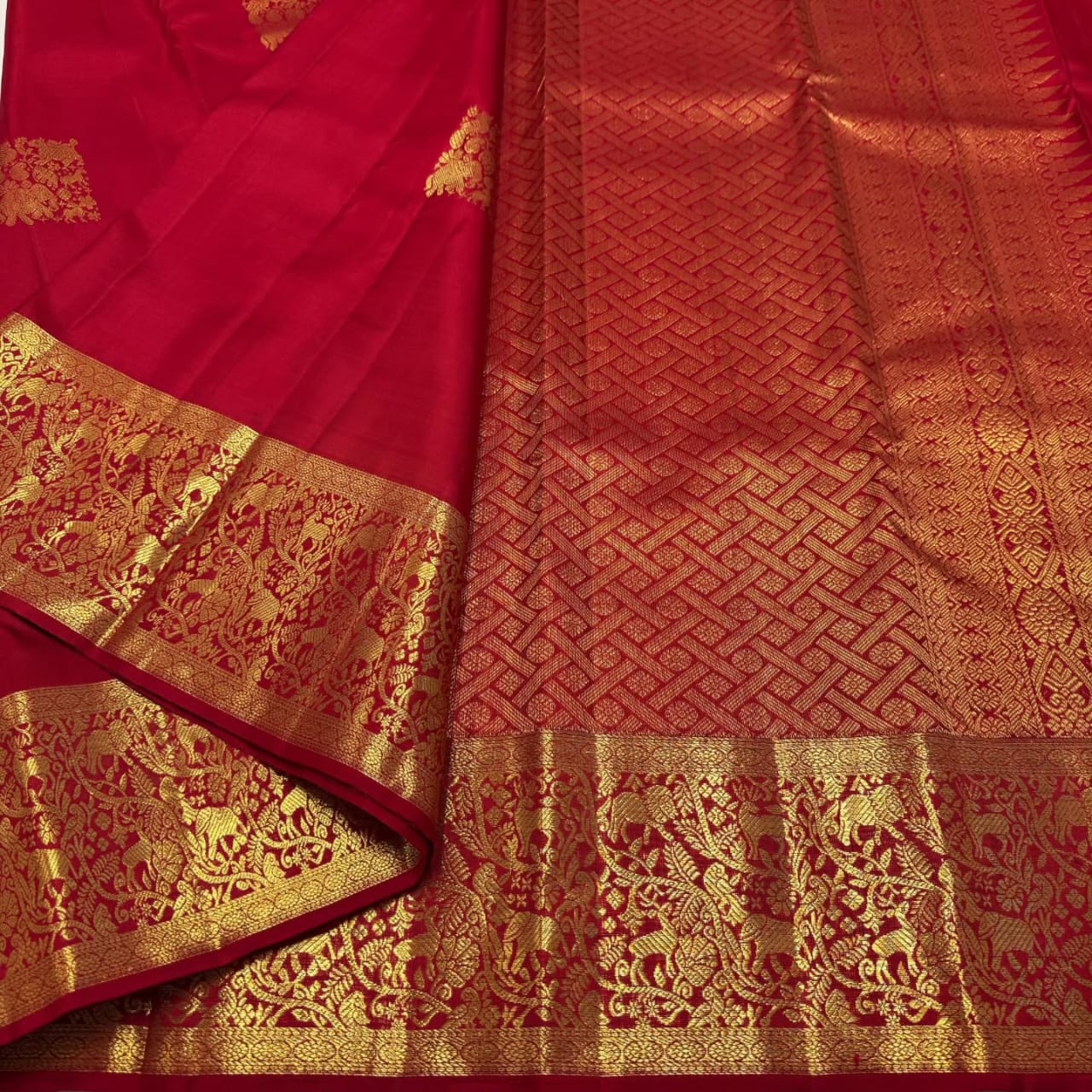 Traditional Red Soft Banarasi Silk Saree With Prominent Blouse Piece - Image 4