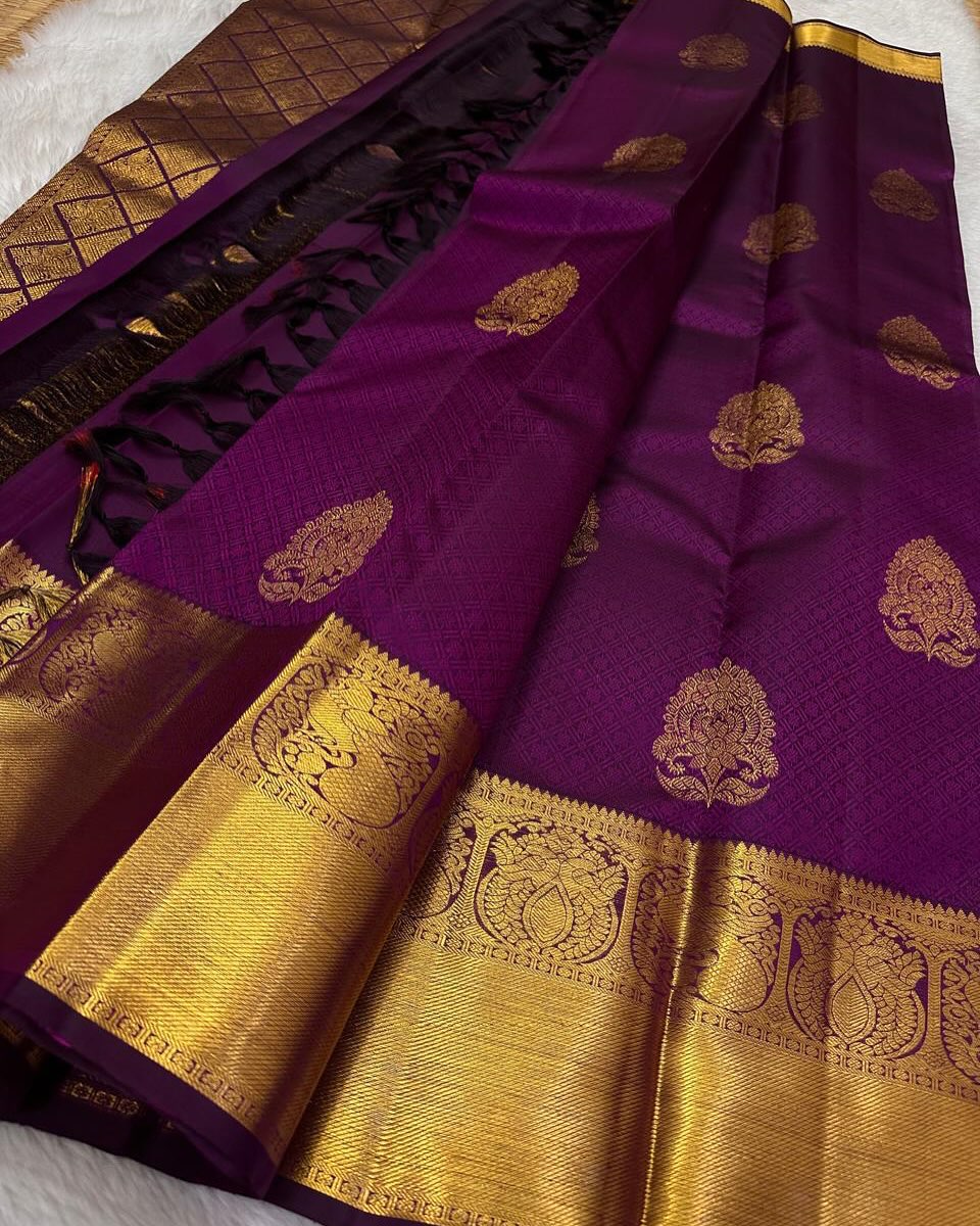 Transcendent Purple Soft Banarasi Silk Saree With Beguiling Blouse Piece - Image 2