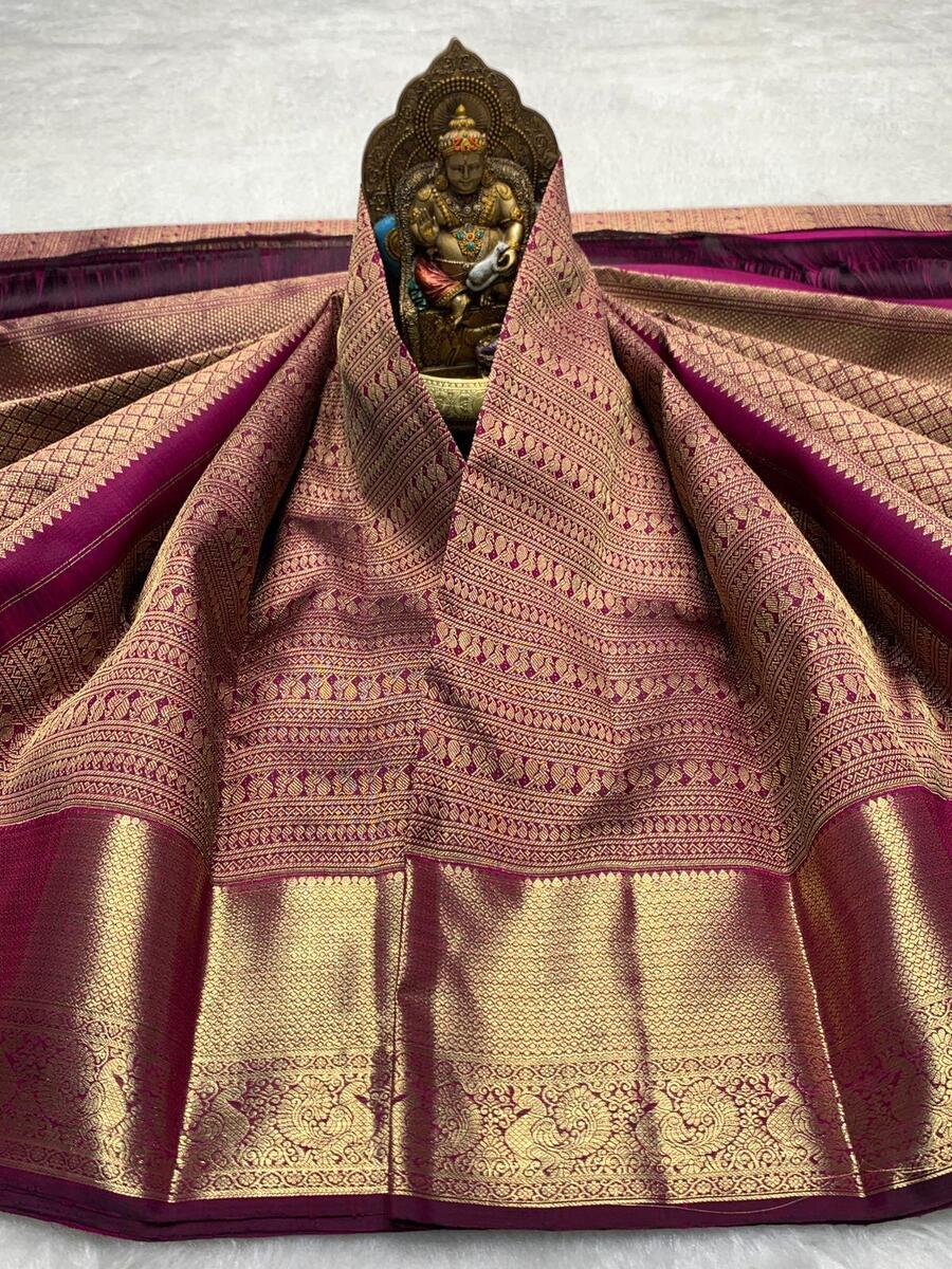 Transcendent Purple Soft Banarasi Silk Saree With Gratifying Blouse Piece - Image 2