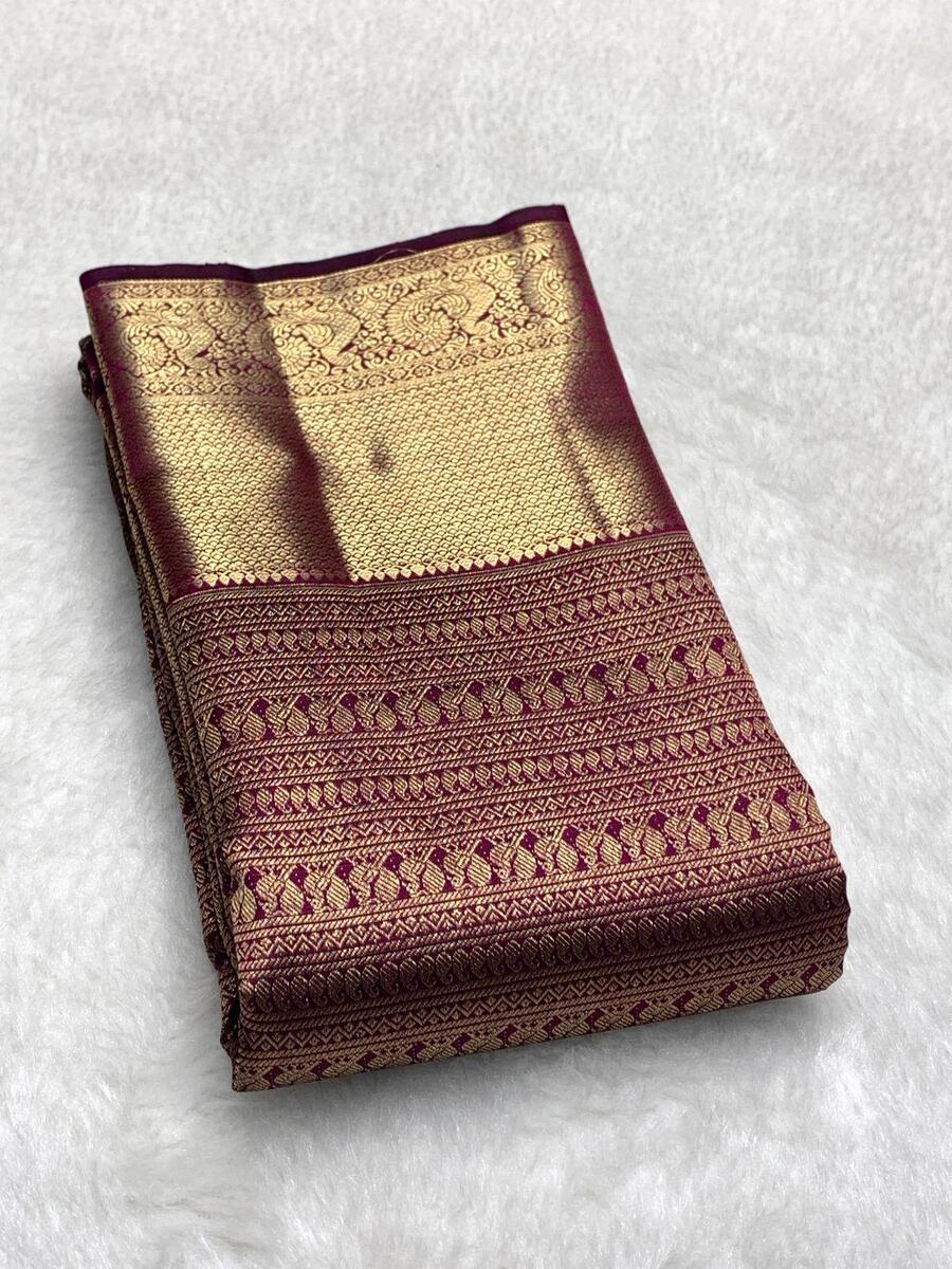 Transcendent Purple Soft Banarasi Silk Saree With Gratifying Blouse Piece - Image 4