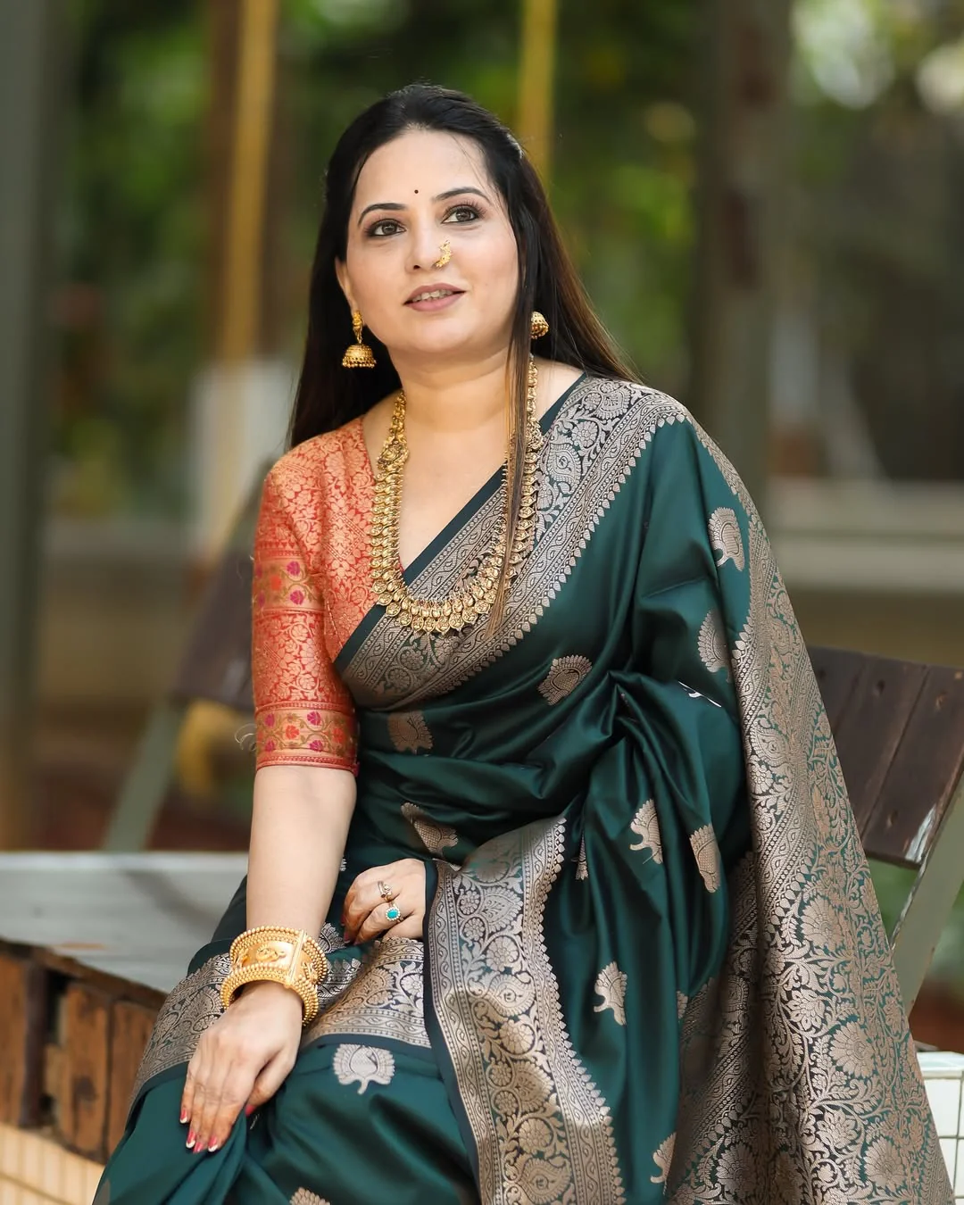 Tremendous Dark Green Soft Silk Saree With Stunning Blouse Piece - Image 2