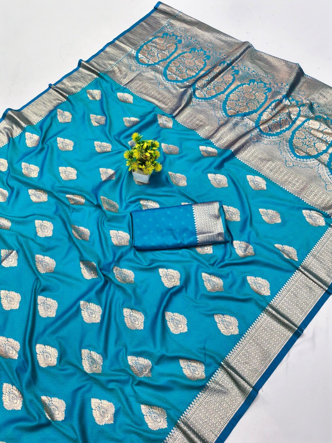 Tremendous Firozi Pure Zari Weaving Banarasi Silk Saree With Imaginative Blouse Piece - Image 3