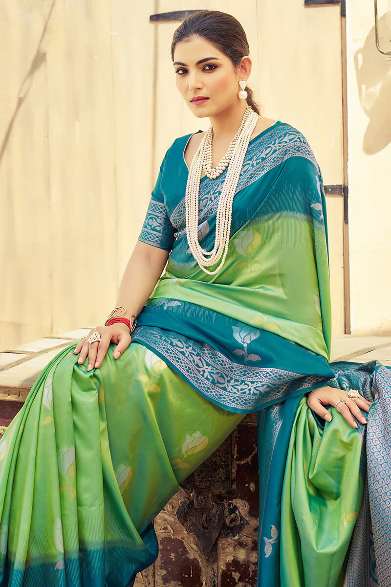 Tremendous Green Soft Banarasi Silk Saree With Epiphany Blouse Piece - Image 4