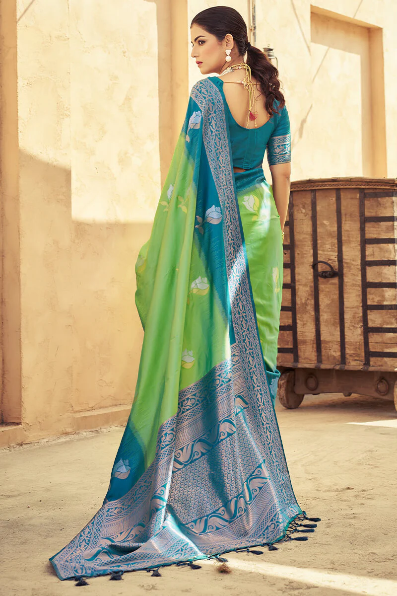 Tremendous Green Soft Banarasi Silk Saree With Epiphany Blouse Piece - Image 5