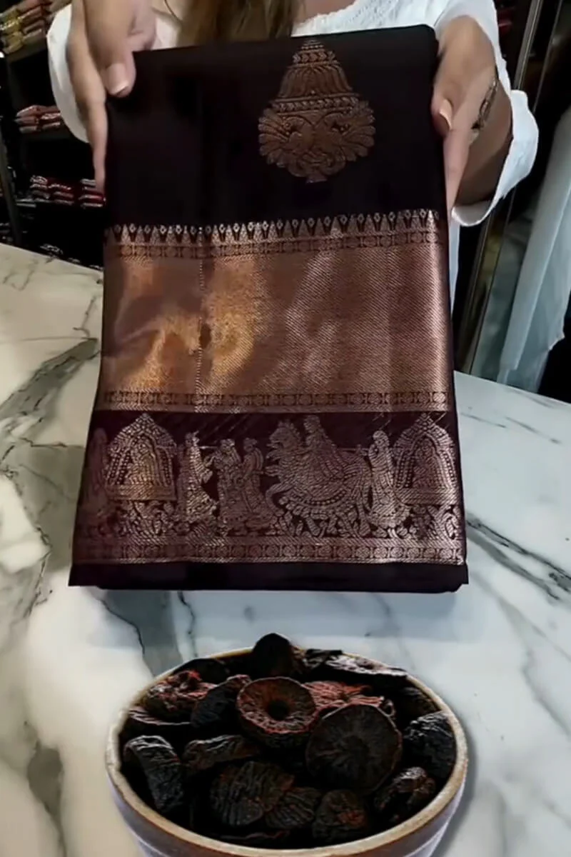 Trendy Purple Soft Banarasi Silk Saree With Forbearance Blouse Piece - Image 6
