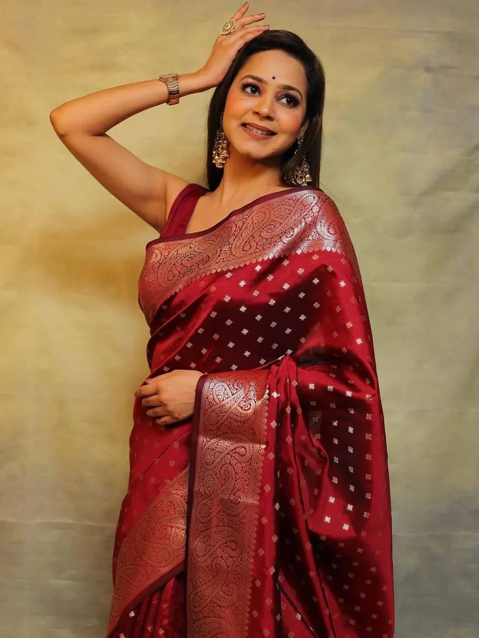 Twirling Maroon Soft Silk Saree With Surpassing Blouse Piece - Image 3
