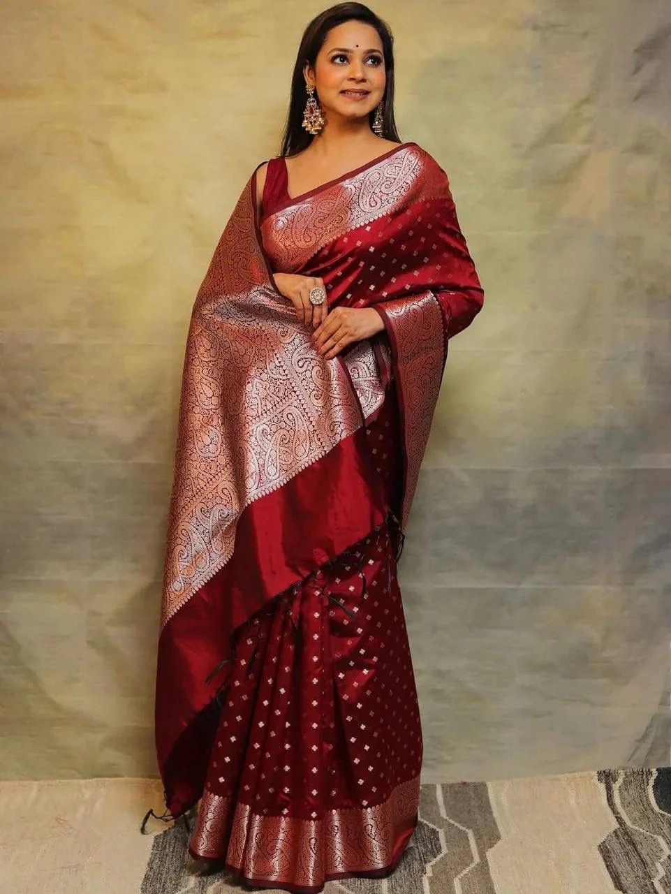 Twirling Maroon Soft Silk Saree With Surpassing Blouse Piece - Image 5