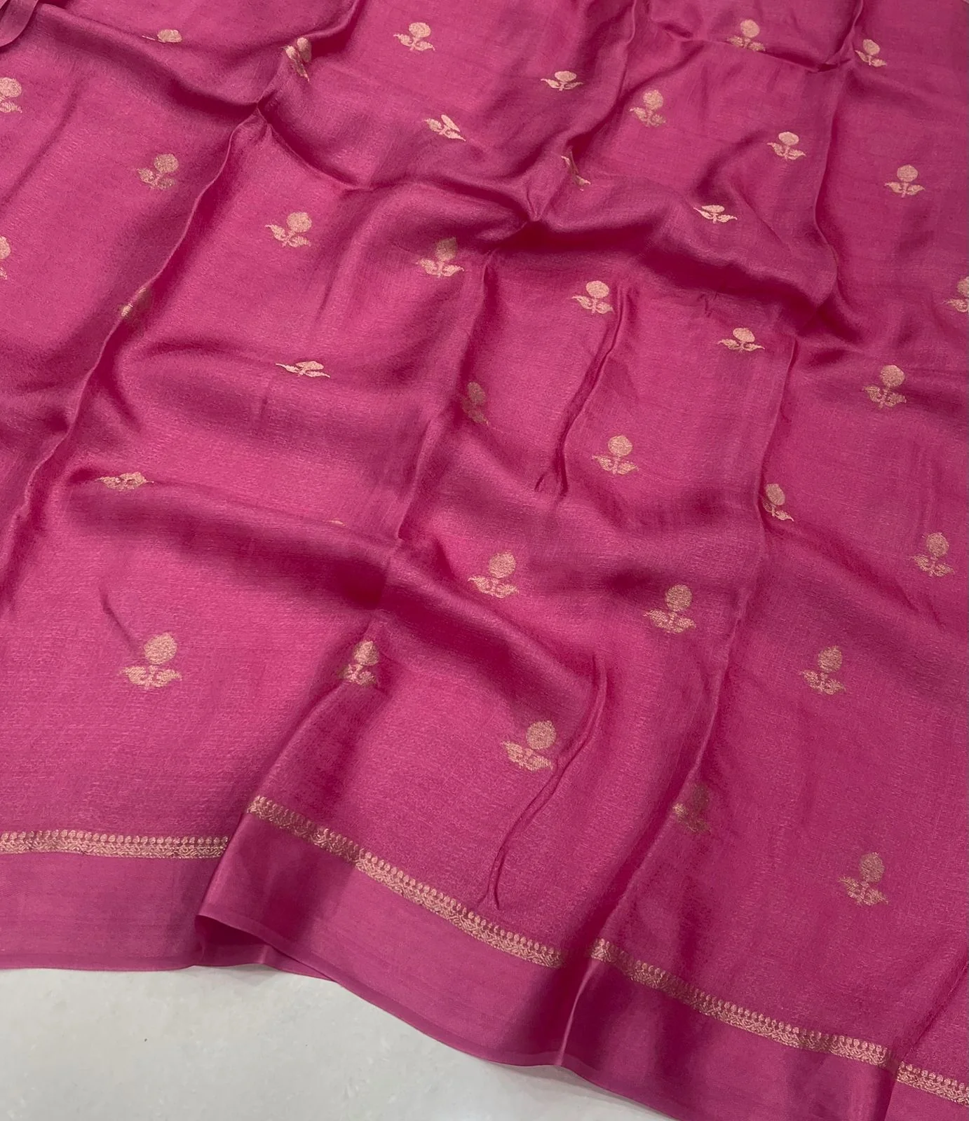 Unequalled Dark Pink Banarasi Khadi Silk Saree With Excellent Blouse Piece - Image 3