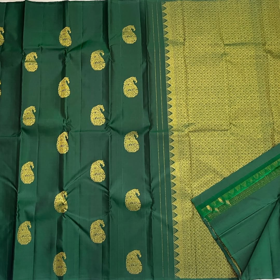 Unequalled Green Soft Banarasi Silk Saree With Designer Blouse Piece - Image 2