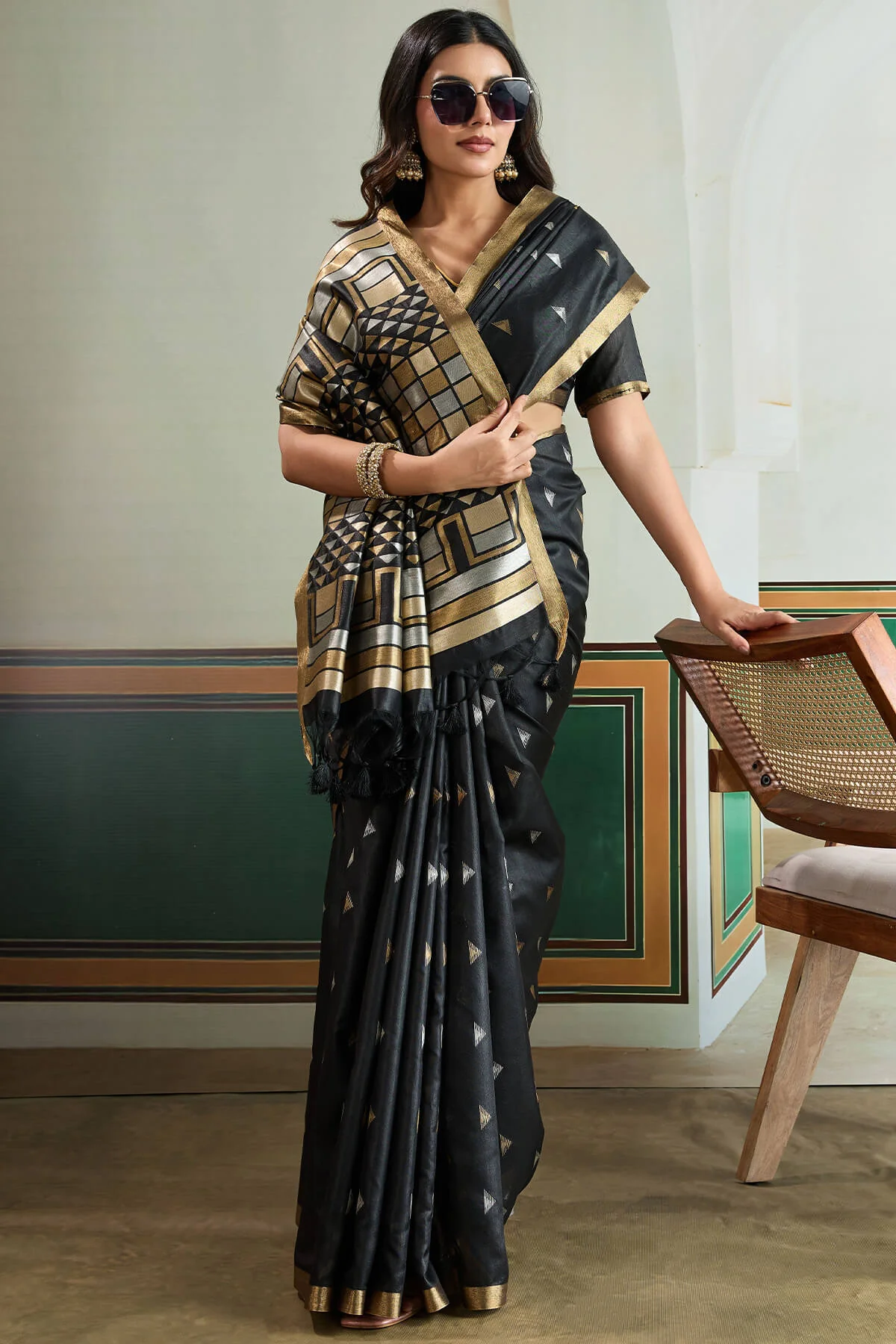 Unique Black Pure Zari Weaving Banarasi Tussar Silk Saree With Seraglio Blouse Piece - Image 5