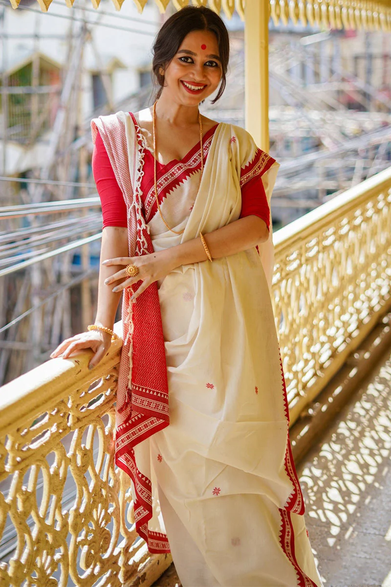 Unique Off White Cotton Silk Saree With Ravishing Blouse Piece - Image 2