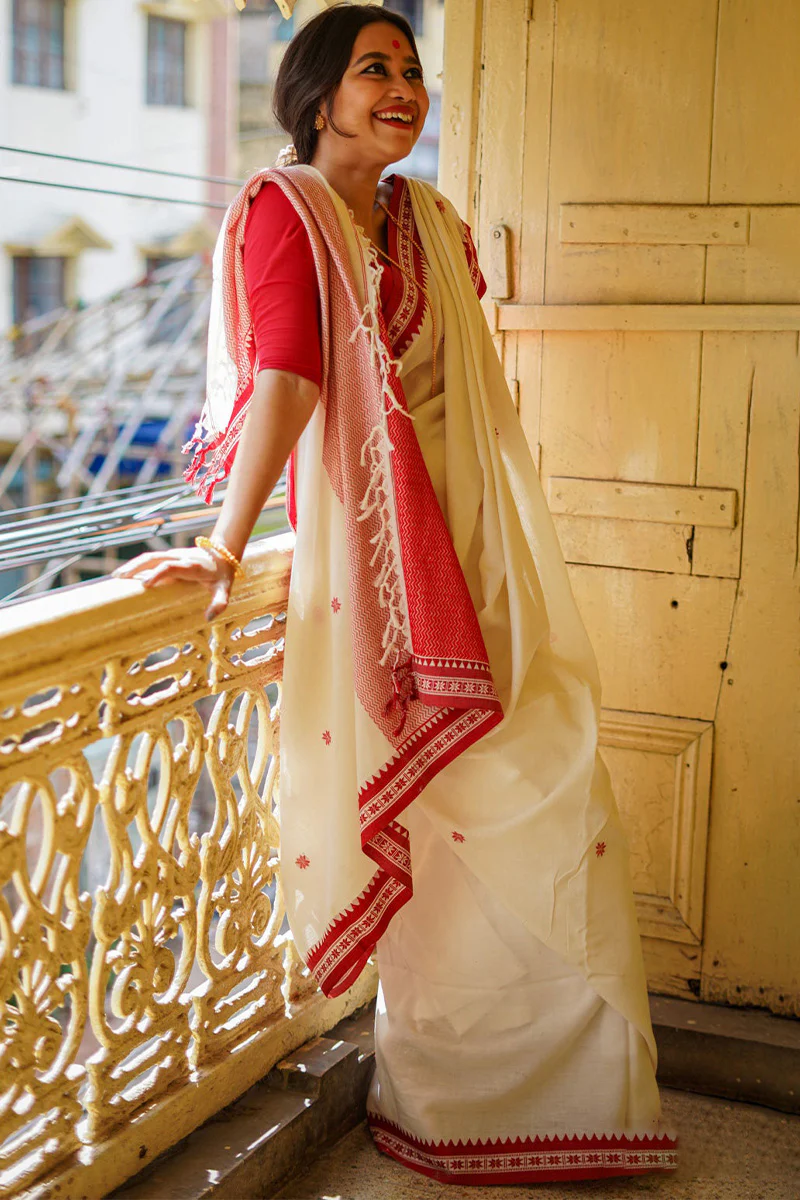 Unique Off White Cotton Silk Saree With Ravishing Blouse Piece - Image 6