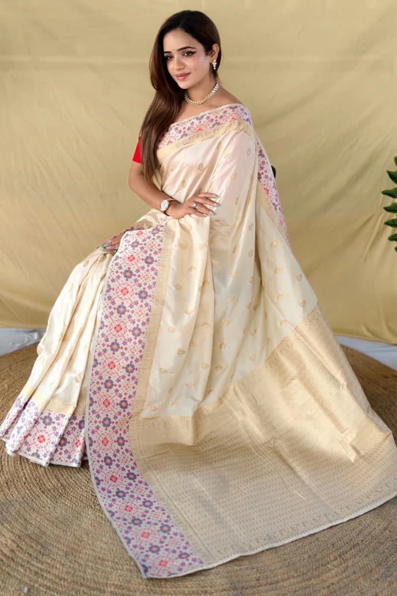 Unique Off White Pure Zari Weaving Banarasi Silk Saree With Girlish Blouse Piece - Image 4