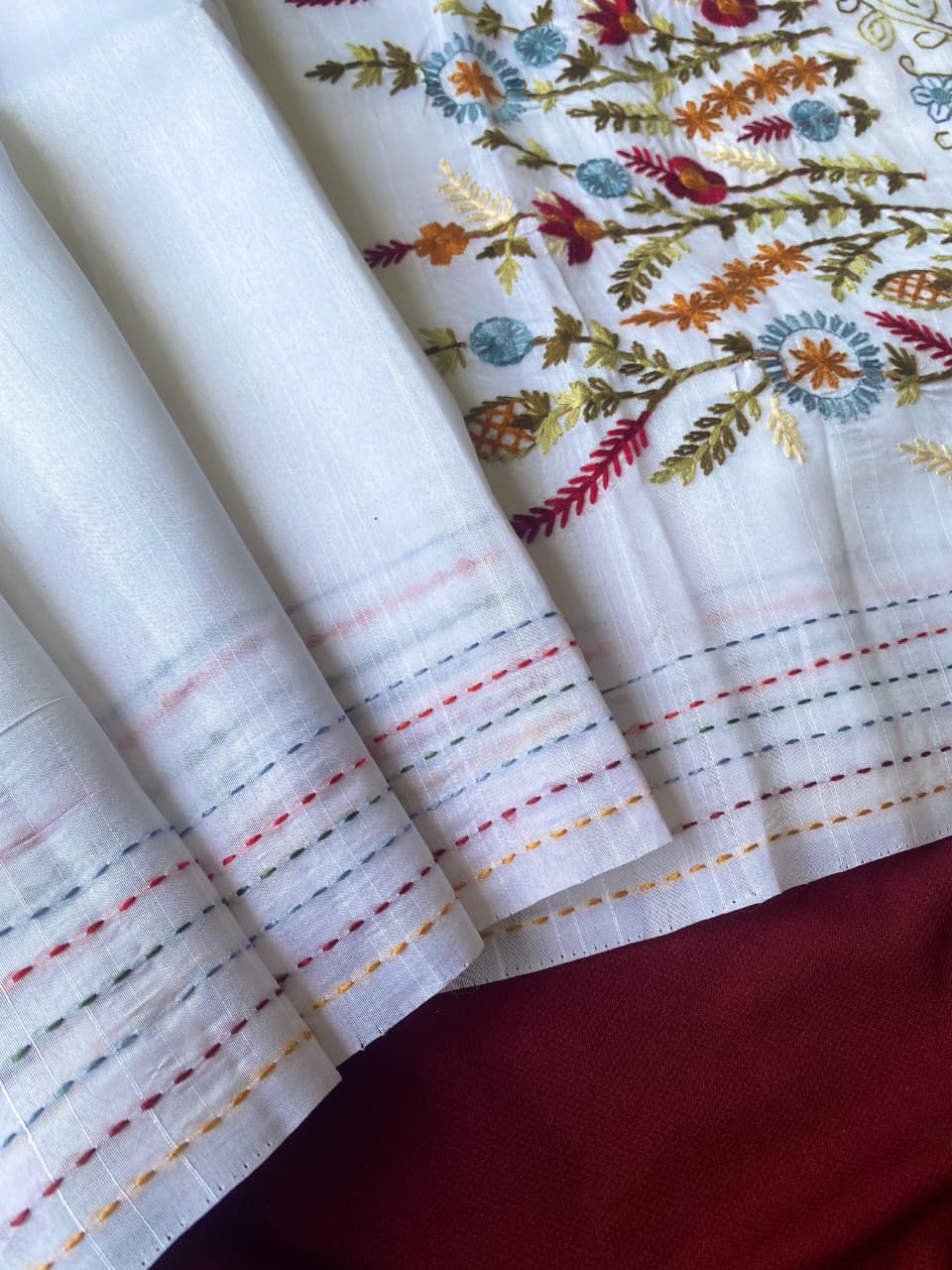 Verdant White Embroidery Work Tussar Silk Saree With Stunner Blouse Piece - Image 3