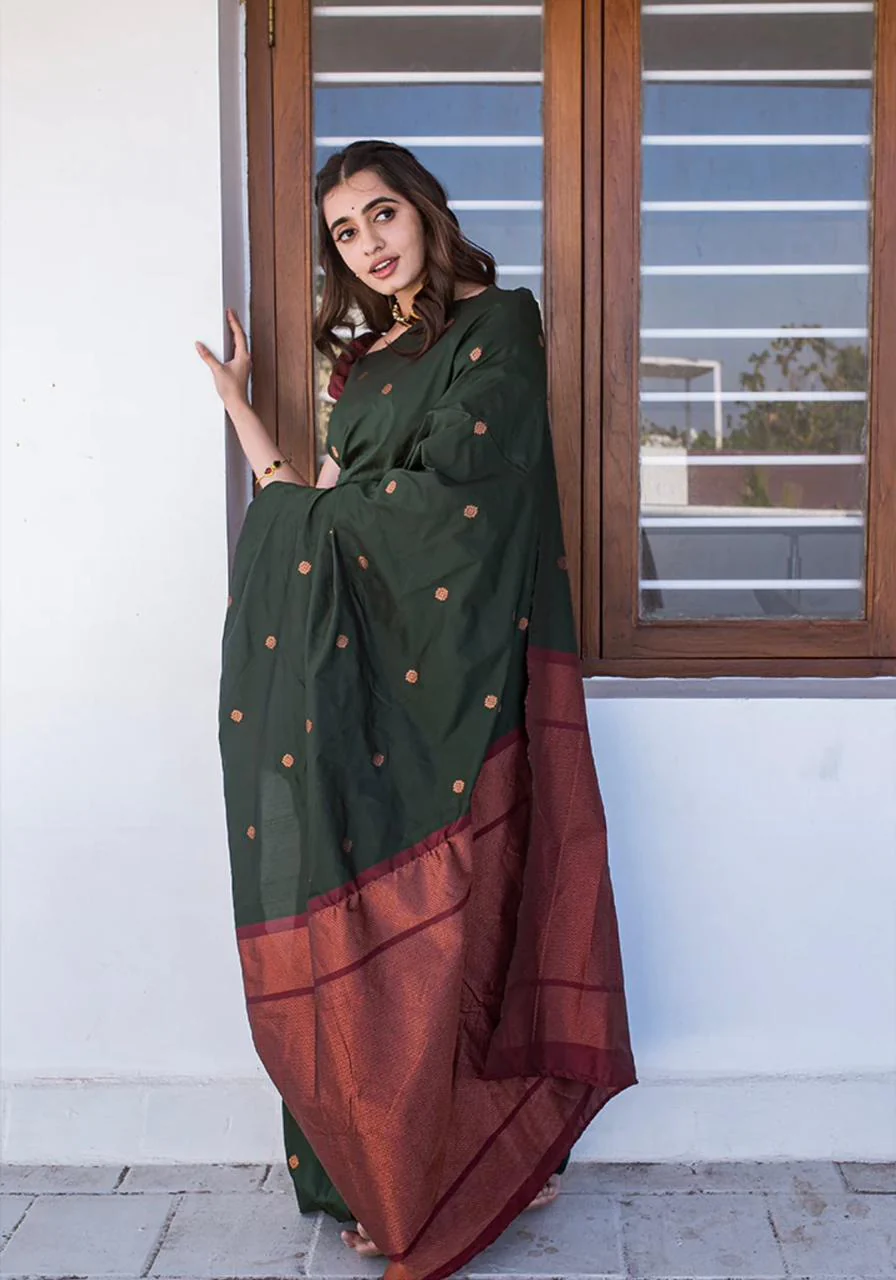 Vestigial Dark Green Soft Silk Saree With Staggering Blouse Piece - Image 3