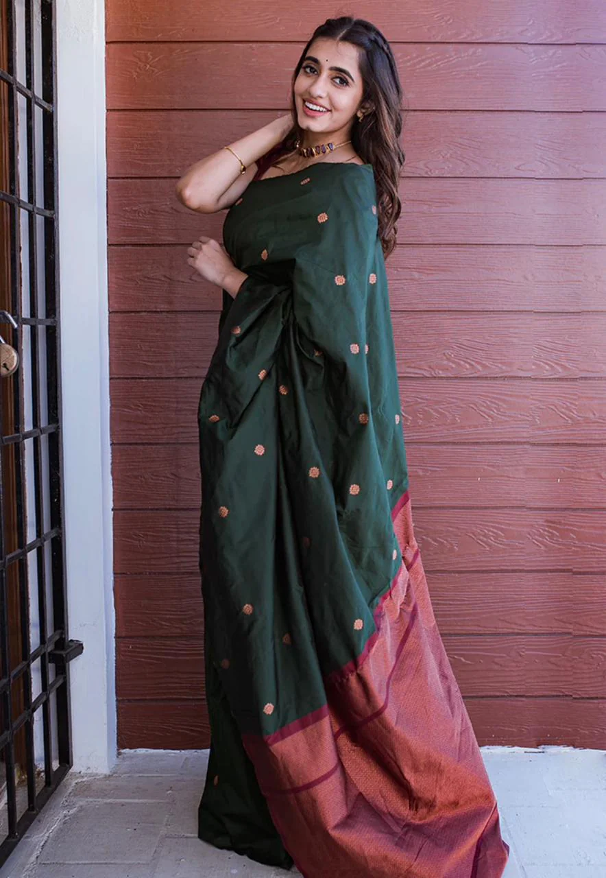Vestigial Dark Green Soft Silk Saree With Staggering Blouse Piece - Image 5