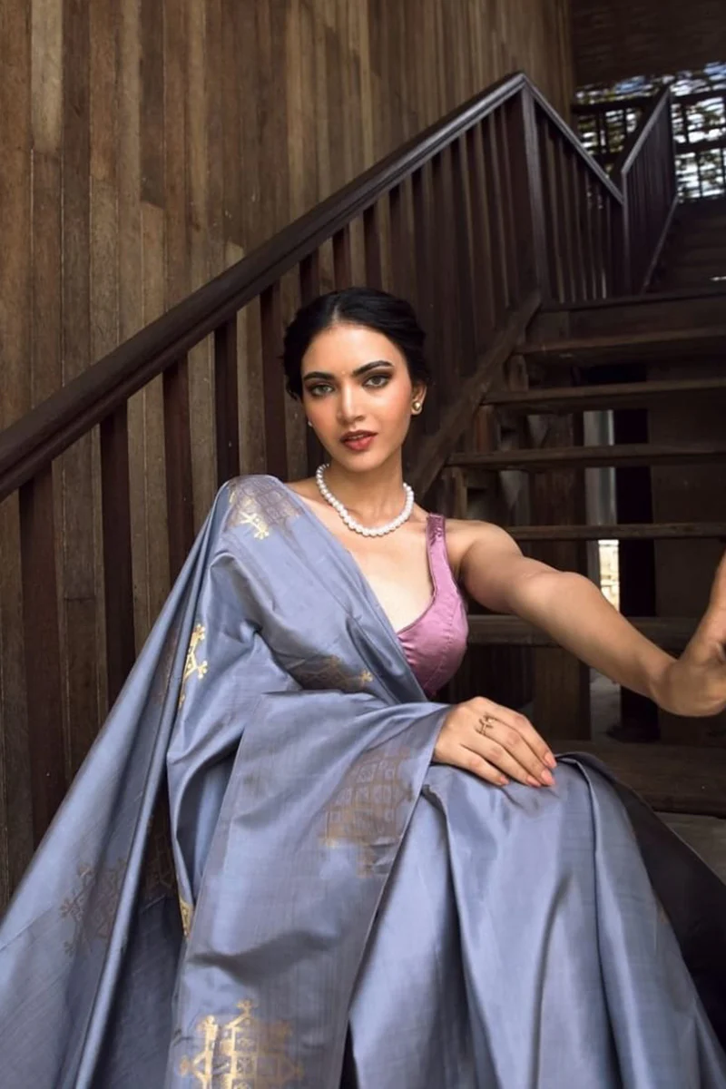 Vestigial Grey Soft Silk Saree With Fugacious Blouse Piece - Image 2