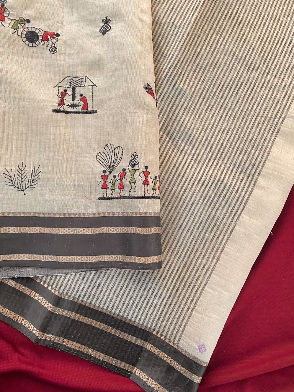 Vestigial Off White Embroidery Work Tussar Silk Saree With Mesmerising Blouse Piece - Image 2