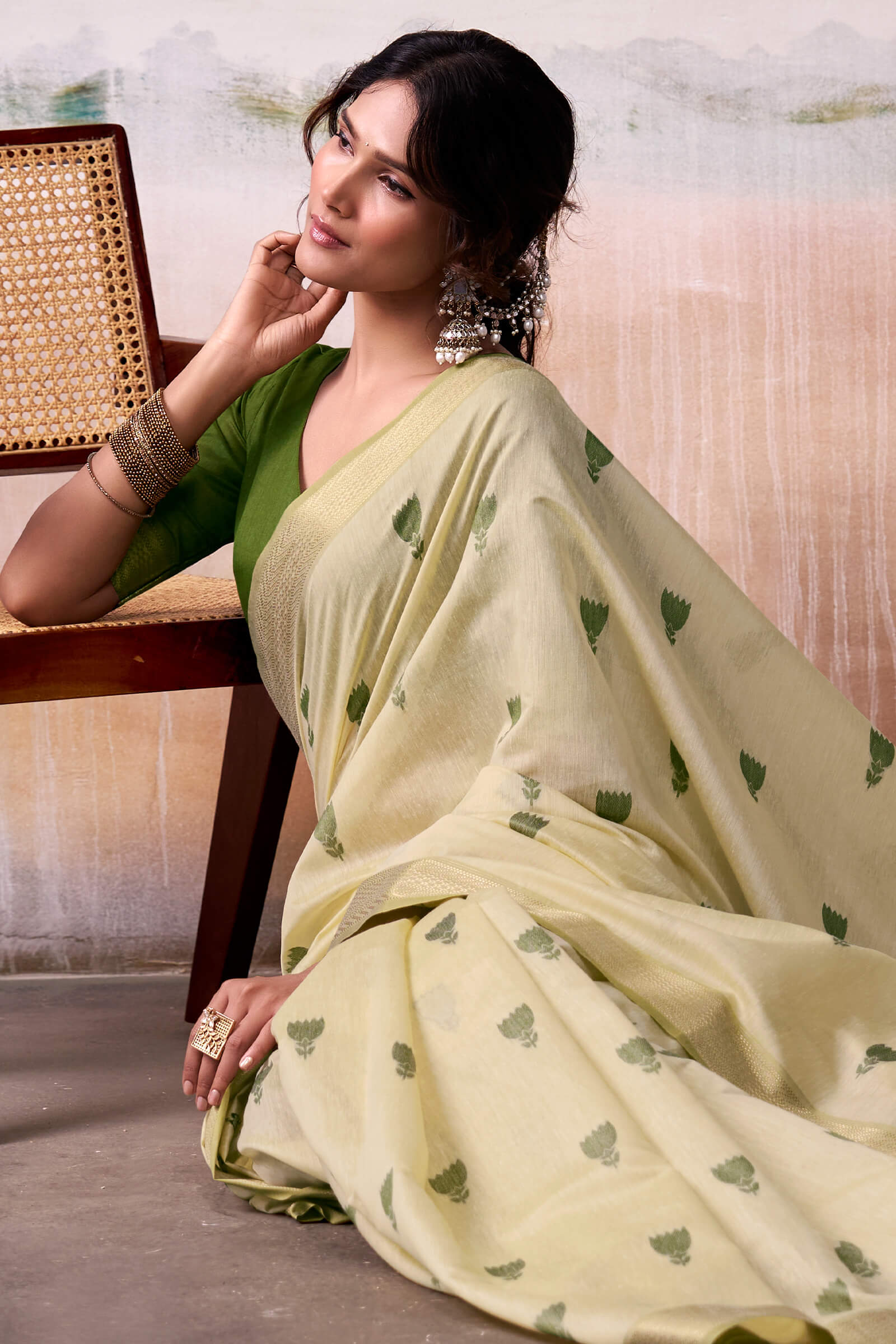 Vivacious Beige Cotton Silk Saree With Majesty Blouse Piece - Image 3