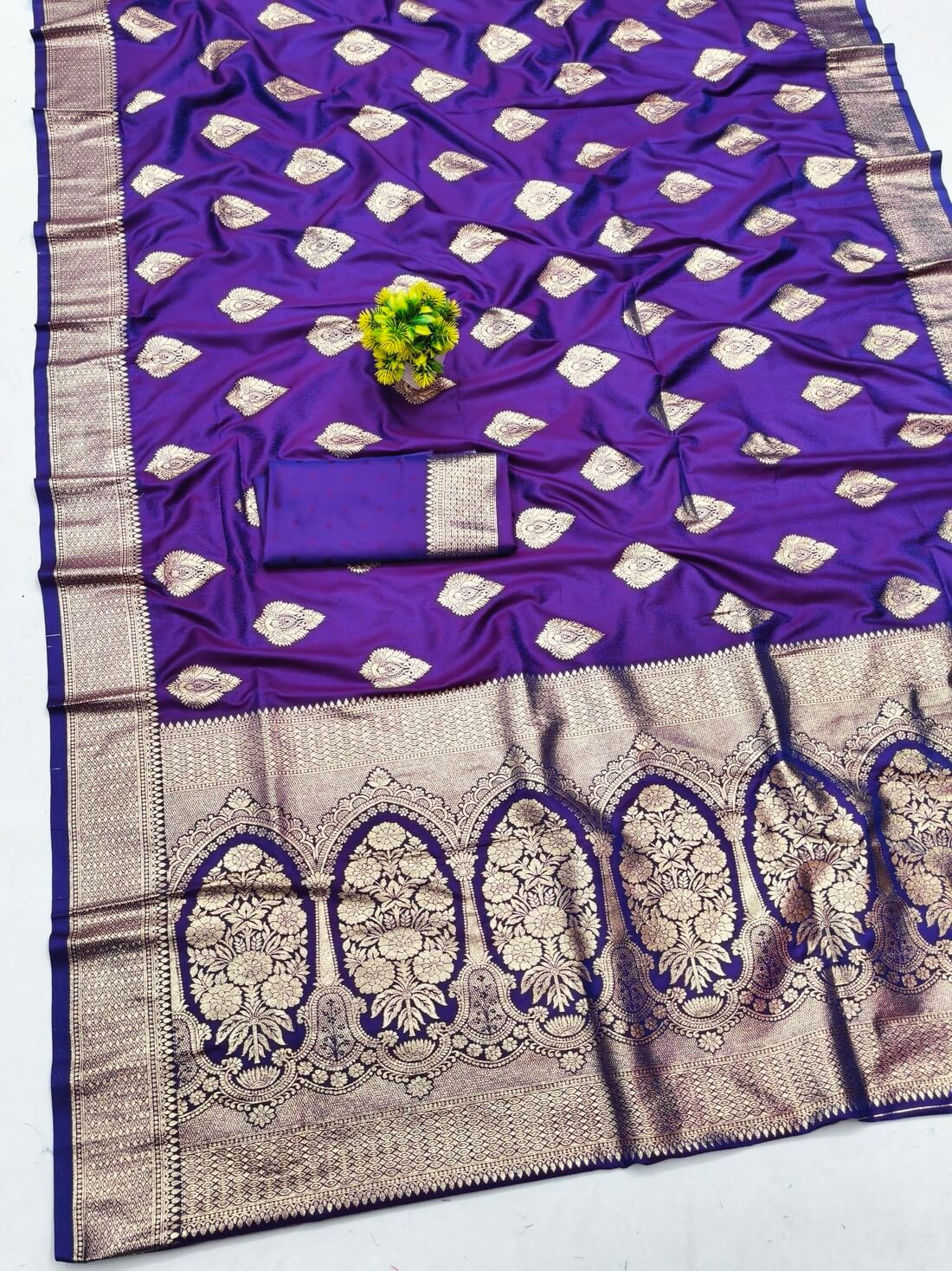 Whimsical Purple Pure Zari Weaving Banarasi Silk Saree With Improbable Blouse Piece - Image 2