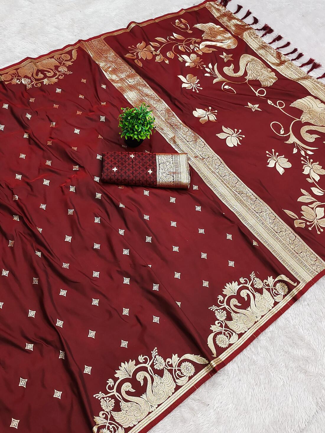 Winsome Maroon Pure Zari Weaving Banarasi Silk Saree With Enthralling Blouse Piece - Image 2