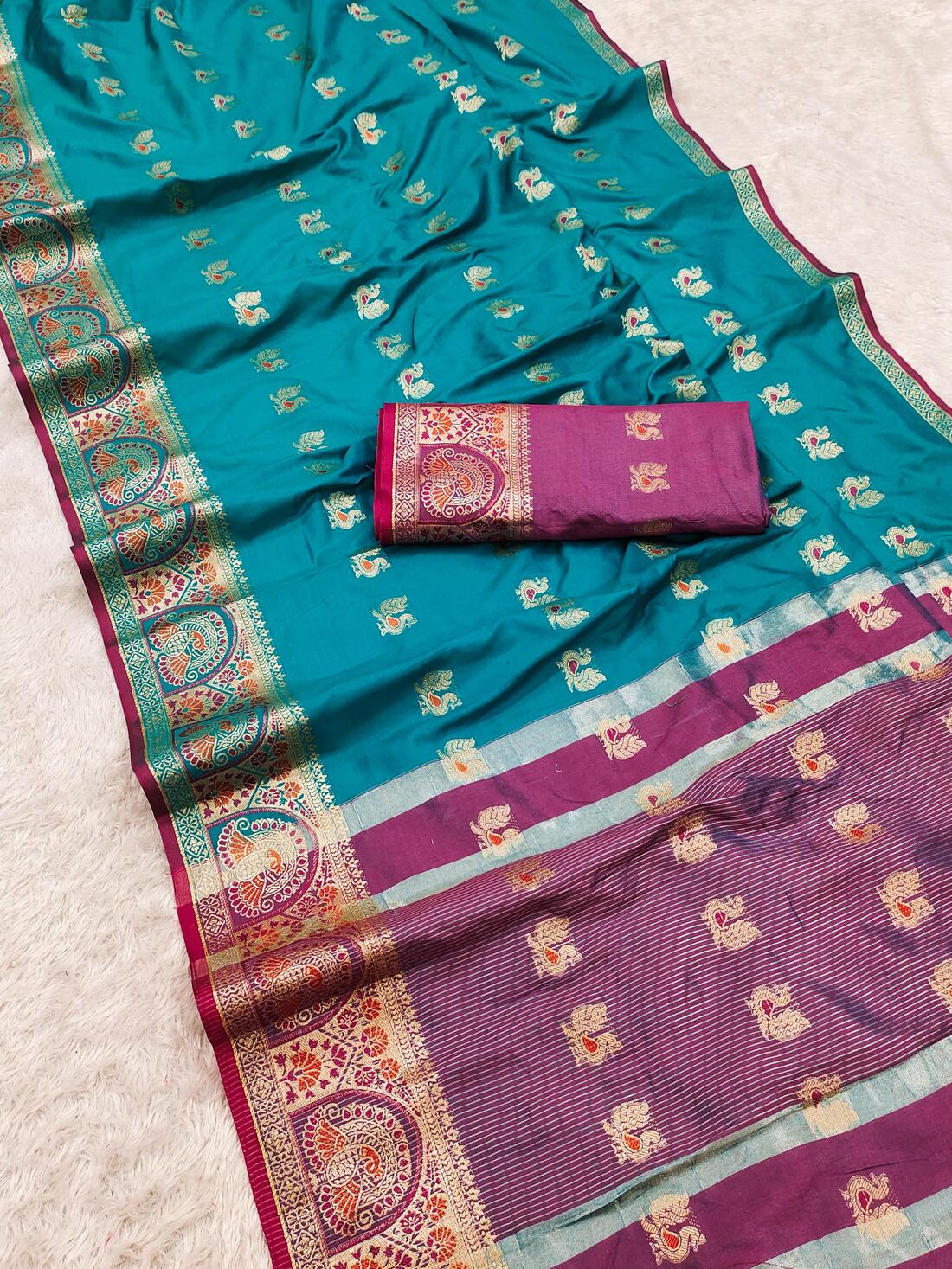 Winsome Rama Pure Zari Weaving Banarasi Silk Saree With Allure Blouse Piece - Image 2