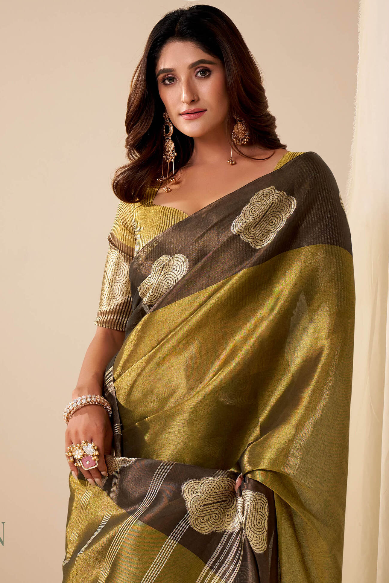Woebegone Golden Pure Zari Weaving Banarasi Tissue Silk Saree With Murmurous Blouse Piece - Image 3