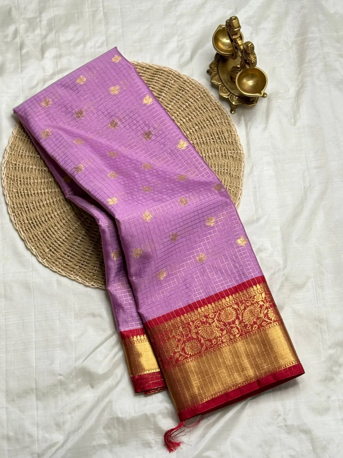 Woebegone Lavender Soft Silk Saree With Mellifluous Blouse Piece
