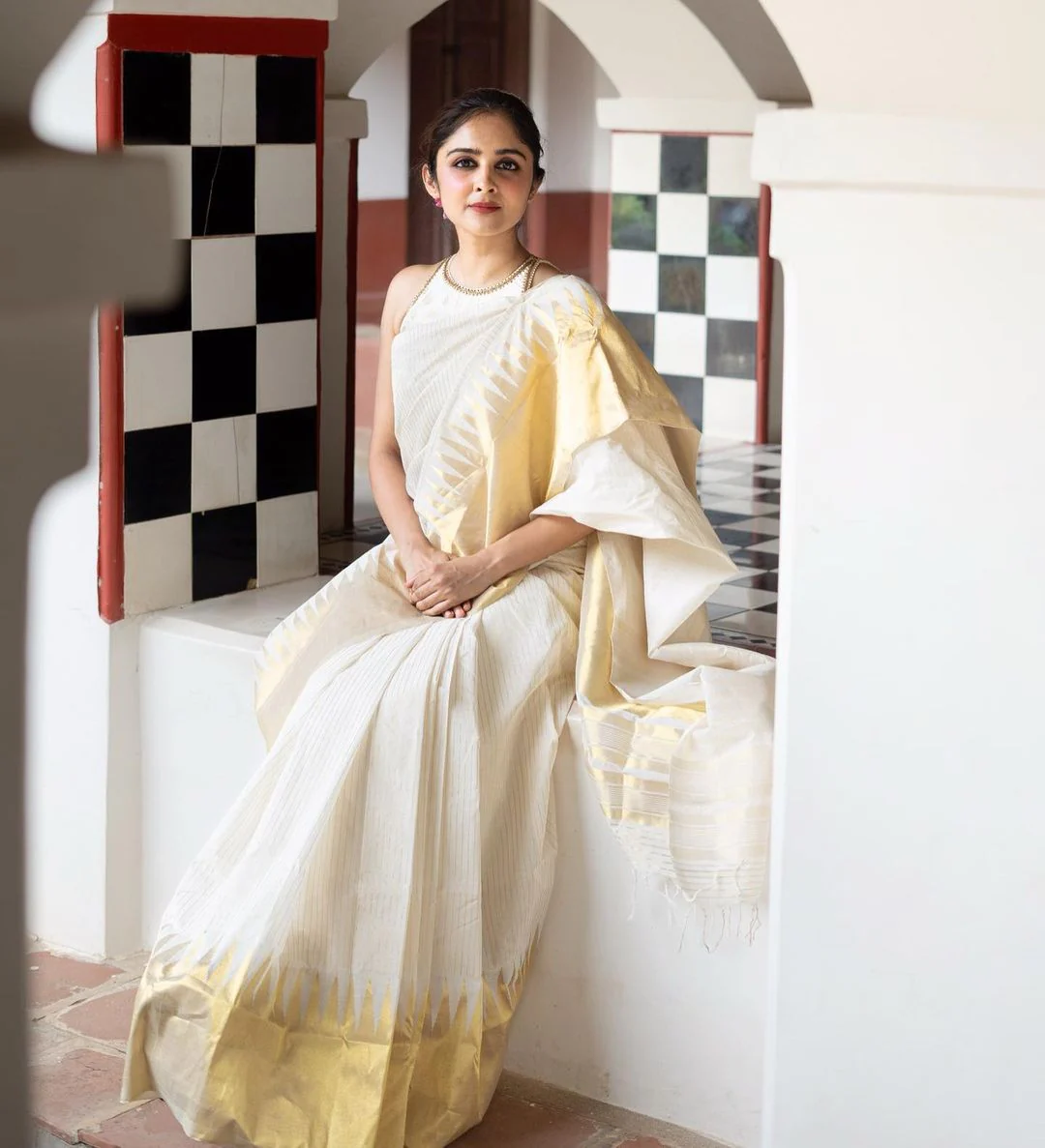 Wonderful Off White Soft Silk Saree With Amazing Blouse Piece - Image 5